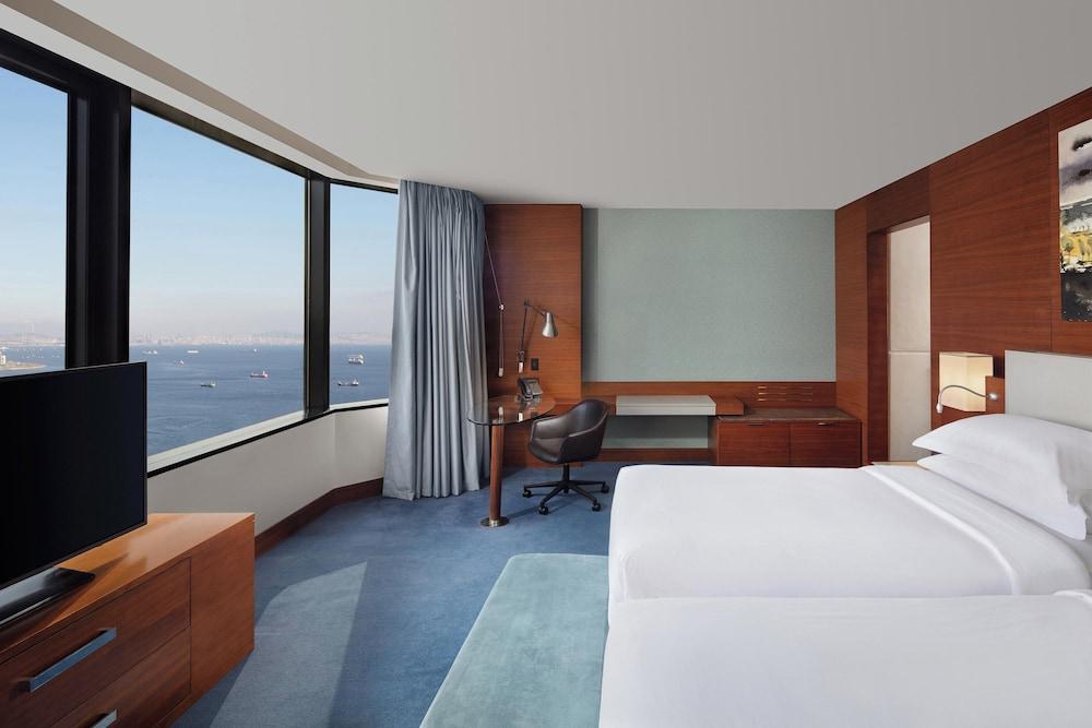 Sheraton Istanbul Atakoy Hotel Room Type - Premium Room, 2 Twin Beds, Sea View