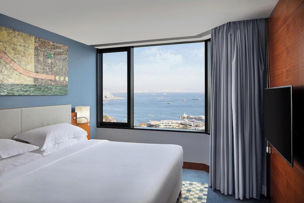 Sheraton Istanbul Atakoy Hotel Room Type - Superior Room, 1 King Bed, Sea View