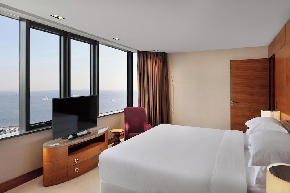 Sheraton Istanbul Atakoy Hotel Room Type - Executive Suite, 1 King Bed, Sea View