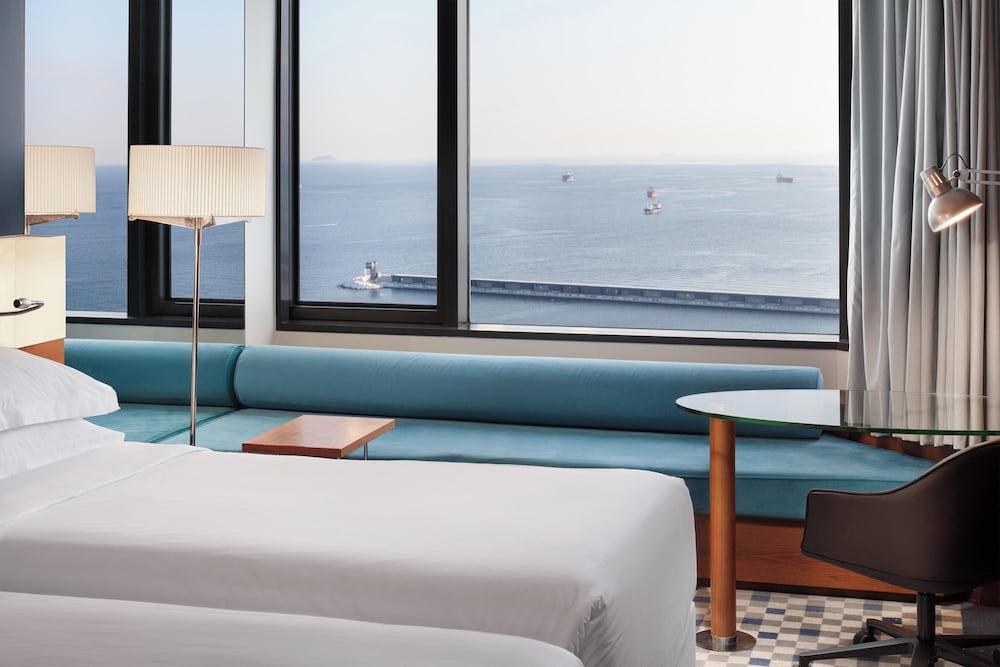 Sheraton Istanbul Atakoy Hotel Room Type - Deluxe Room, 2 Twin Beds, Sea View