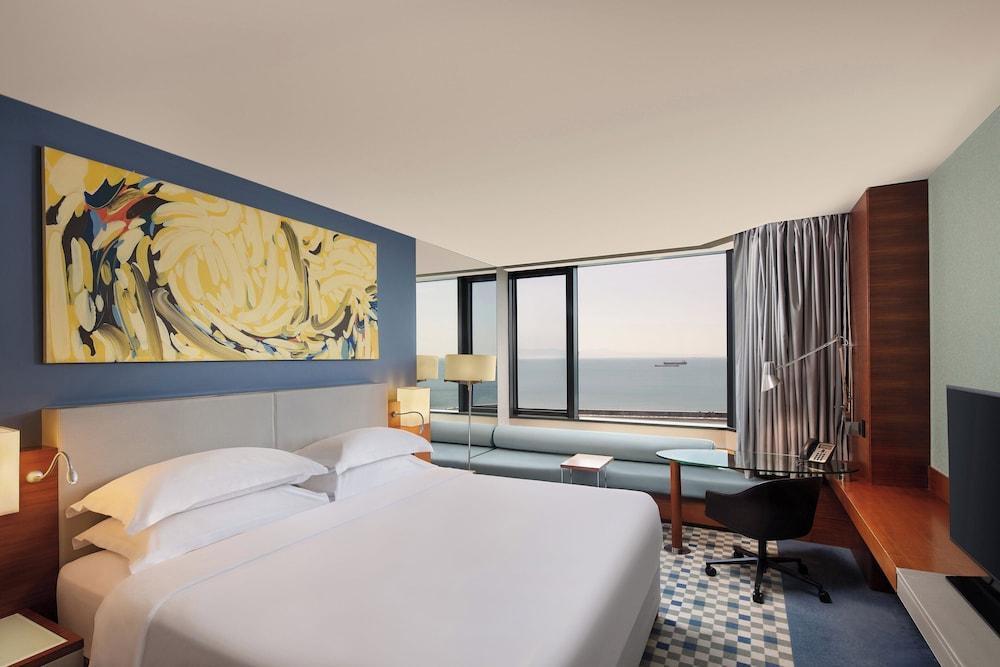 Sheraton Istanbul Atakoy Hotel Room Type - Deluxe Room, 1 King Bed, Sea View