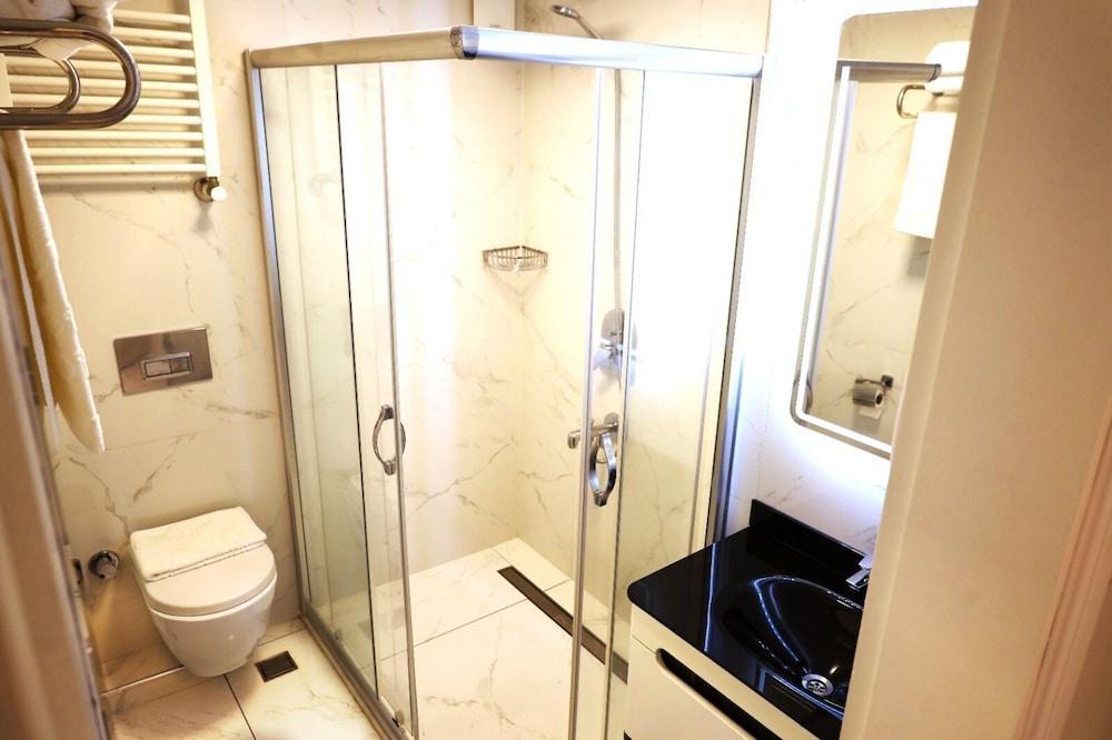 Bakirkoy Tashan Business & Airport Hotel - Tap to explore photos