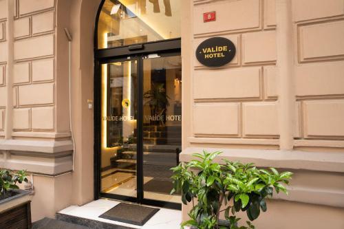 Valide Hotel - Tap to explore photos