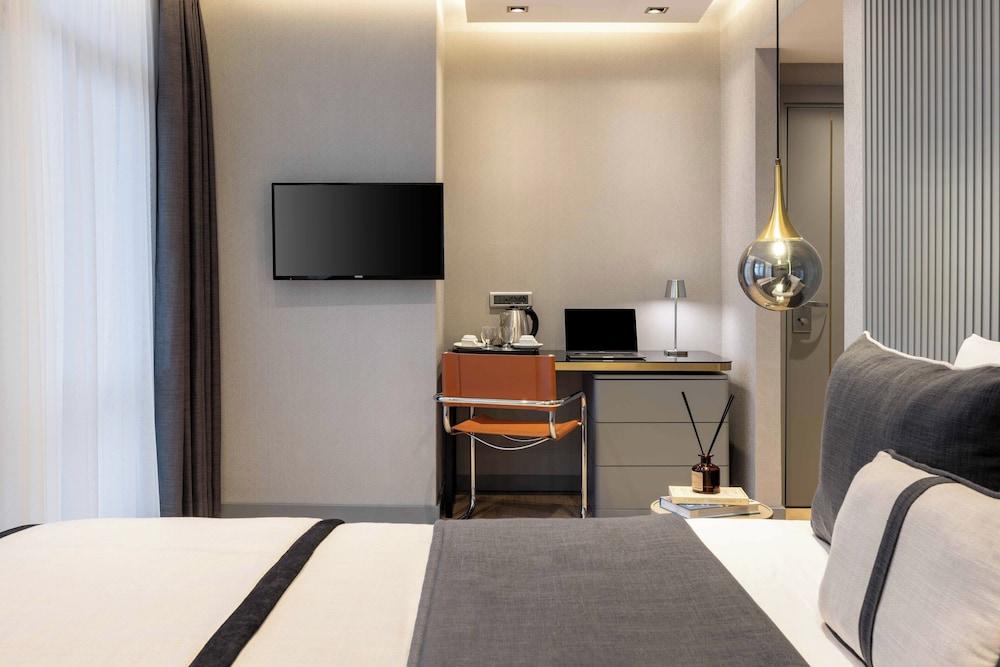 AHC Taksim Hotel-Special Class Room Type - Luxury Deluxe Room with Sea View AHC Taksim Hotel-Special Class Room Type - Luxury Deluxe Room with Sea View