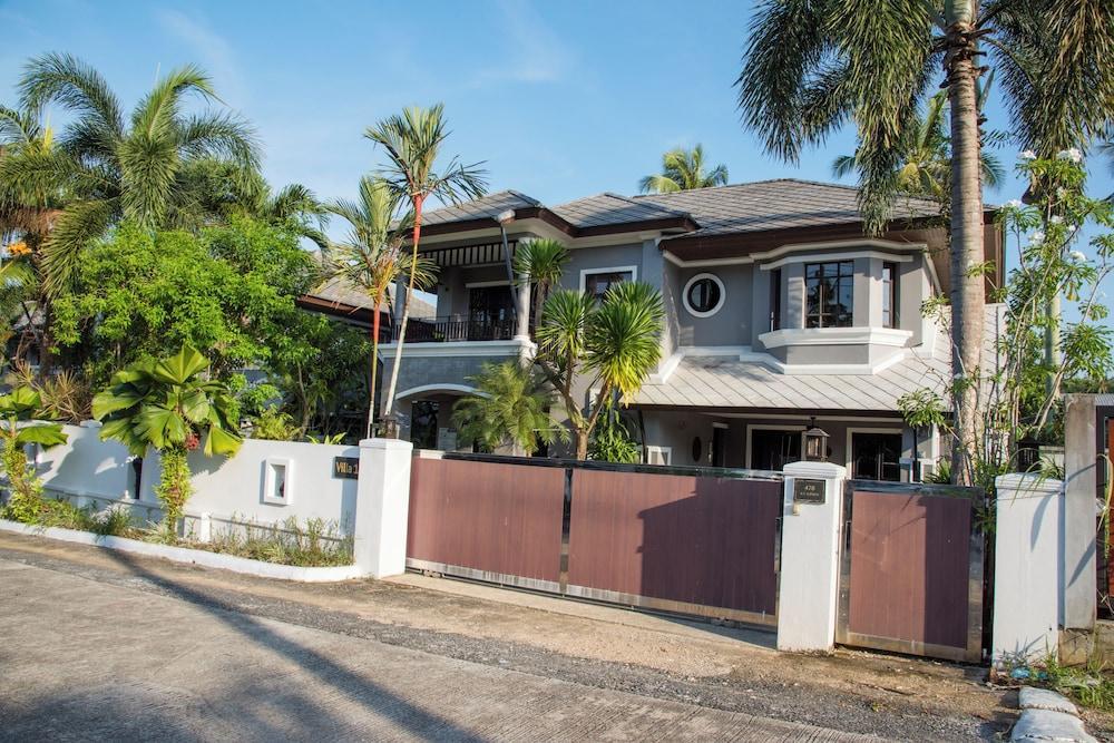 Baan Santhiya Private Pool Villas