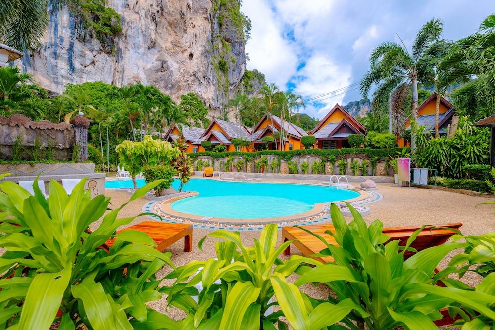 Diamond Cave Resort - Tap to explore photos