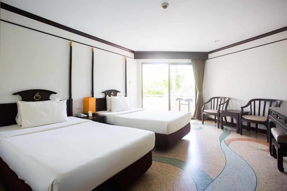 Golden Beach Resort Room Type - Deluxe Room (Building No Elevator)