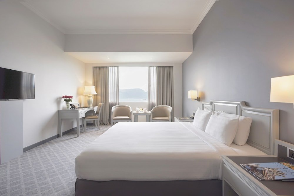 Bayview Hotel Langkawi Room Type - Premier Room, 1 King Bed, Sea View