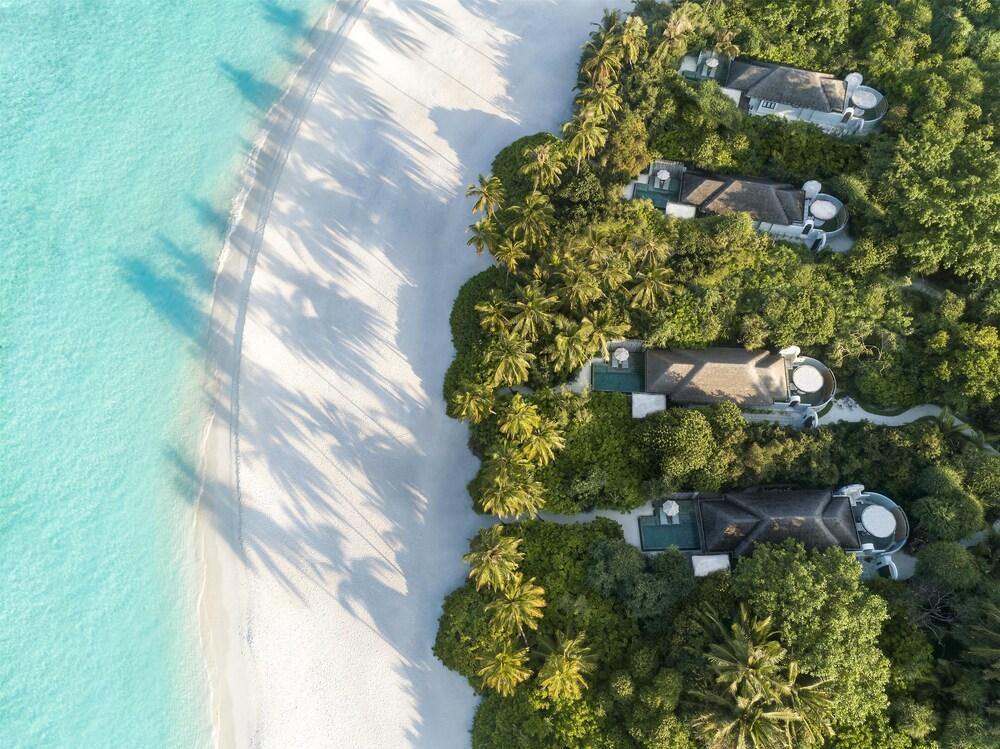 Anantara Kihavah Villas Room Type - One Bedroom Family Beach Pool Villa