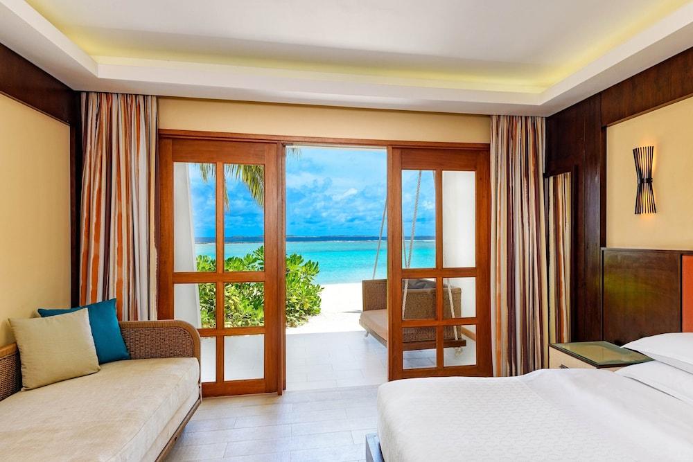 Sheraton Maldives Full Moon Resort & Spa Room Type - Deluxe Room, 1 King Bed, Beach View