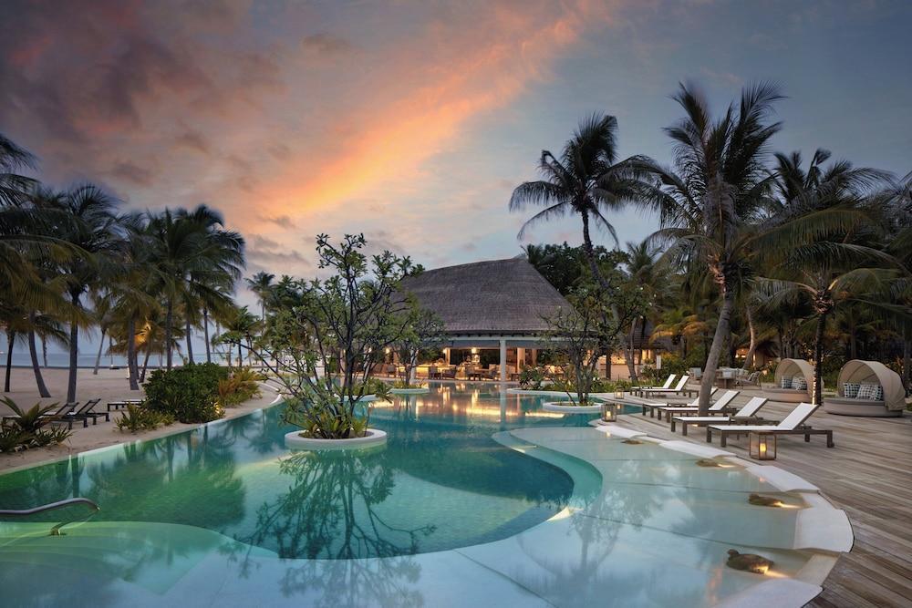 Six Senses Kanuhura - Tap to explore photos