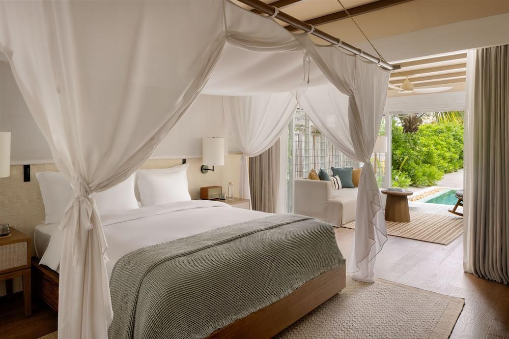 Six Senses Kanuhura - Tap to explore photos