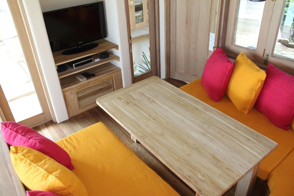 Six Senses Laamu - Tap to explore photos