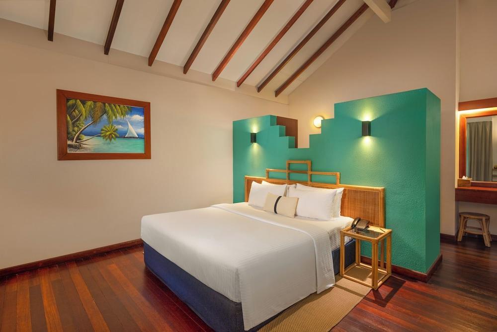 Adaaran Select Meedhupparu Room Type - Honeymoon Suite