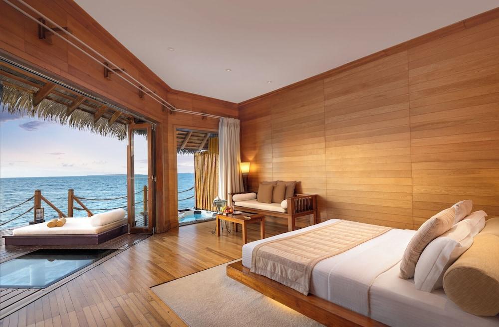 Adaaran Select Meedhupparu Room Type - Villa, Jetted Tub (Over Water)