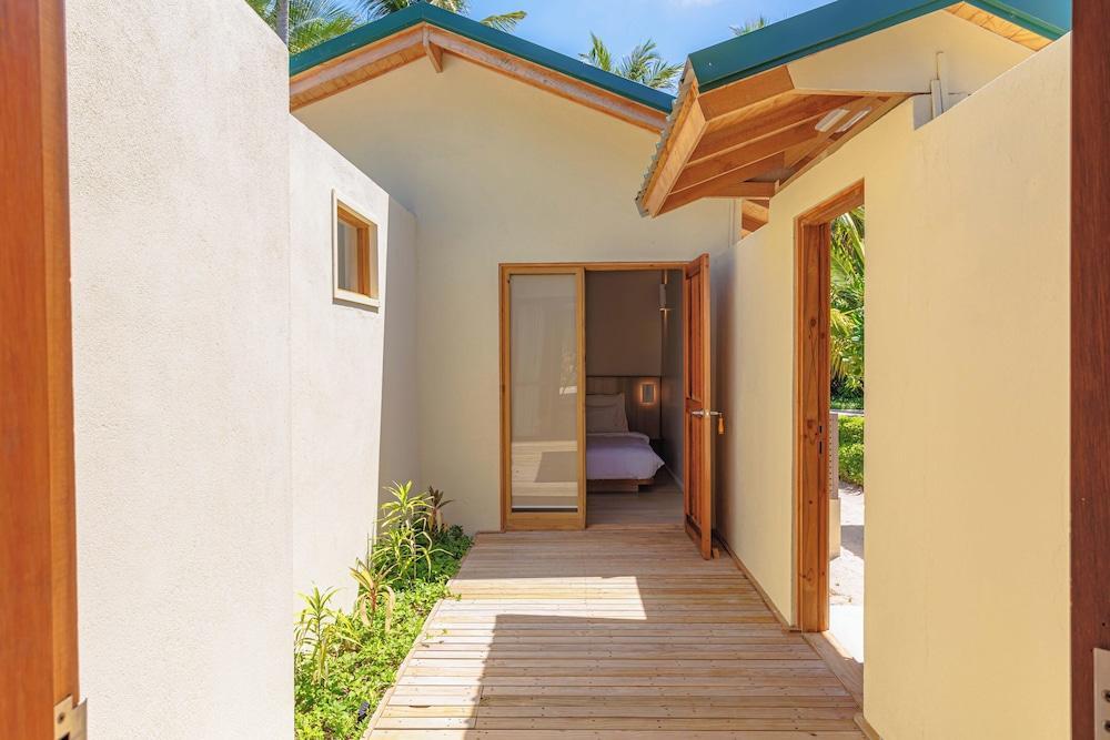 Meeru Island Resort & Spa - Tap to explore photos