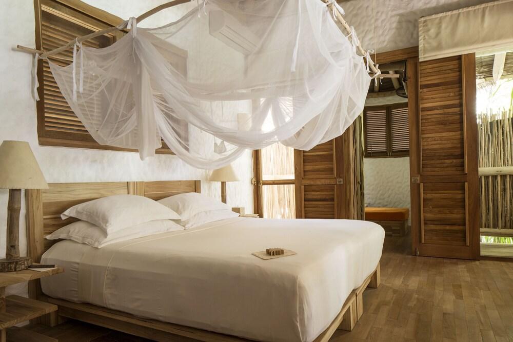 Soneva Fushi Resort Room Type - Crusoe Suite with Pool Soneva Fushi Resort Room Type - Crusoe Suite with Pool