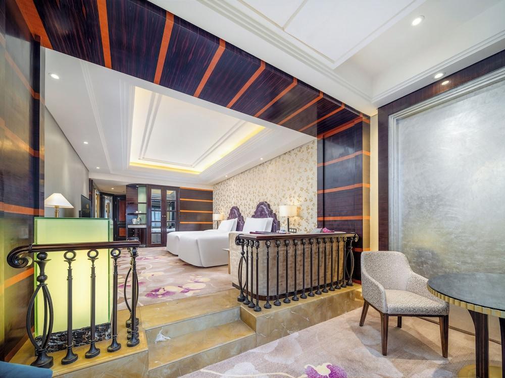 Chateau Star River Guangzhou Room Type - Castle Twin Room, River view