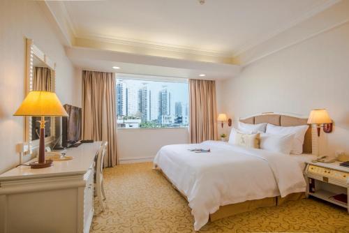 Panyu Hotel Room Type - Friendship Building Standard King Bed Room