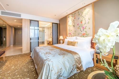 Panyu Hotel Room Type - Main Building Deluxe King Bed Room Panyu Hotel Room Type - Main Building Deluxe King Bed Room