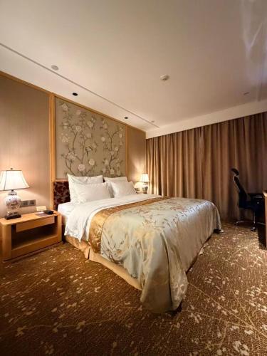Panyu Hotel Room Type - Main Building Deluxe King Bed Room(Special Offer) Panyu Hotel Room Type - Main Building Deluxe King Bed Room(Special Offer)