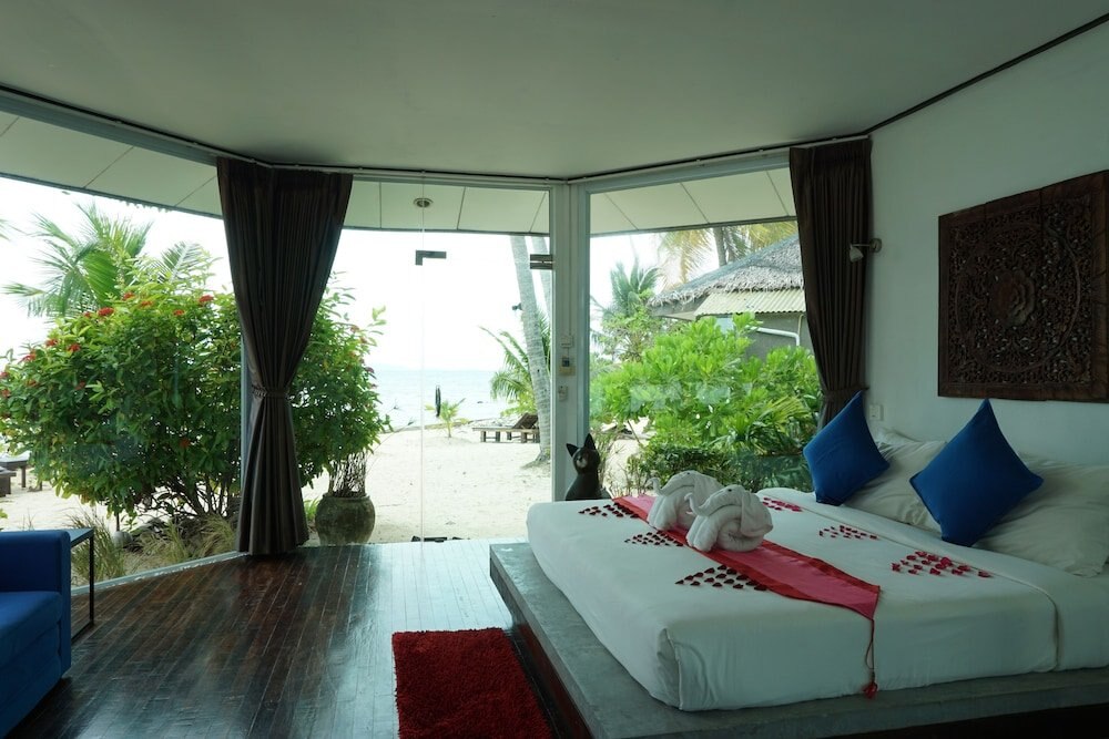 Am Samui Resort Room Type - Deluxe Villa, 1 Double Bed, Beachfront Am Samui Resort Room Type - Deluxe Villa, 1 Double Bed, Beachfront