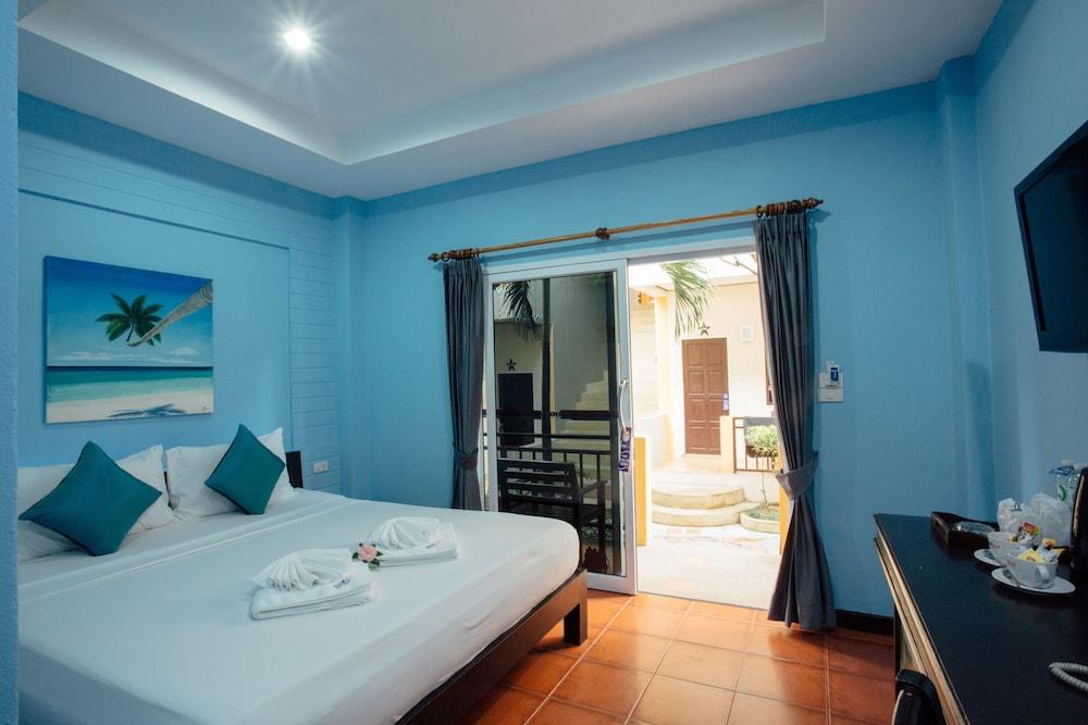Ark Bar Beach Resort - Tap to explore photos