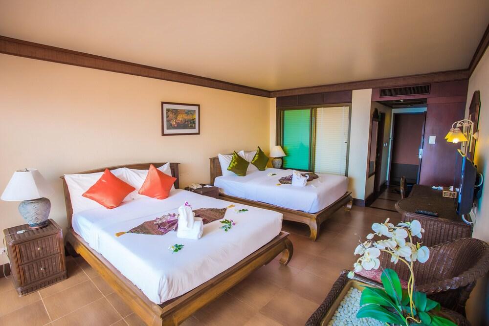 Samui Bayview Resort & Spa - Tap to explore photos
