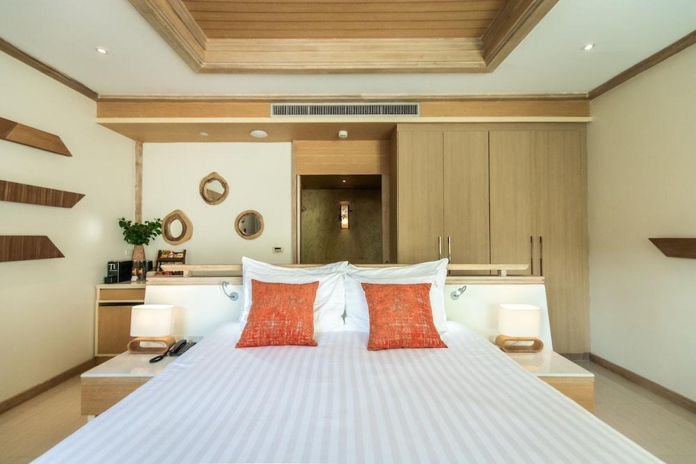 Bandara Spa Resort & Pool Villas, Samui - Tap to explore photos