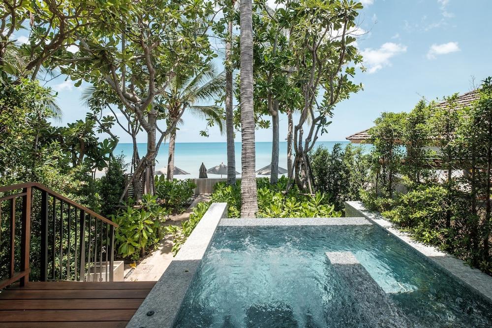 Banana Fan Sea Resort Room Type - Beachfront villa, one bedroom with Jacuzzi