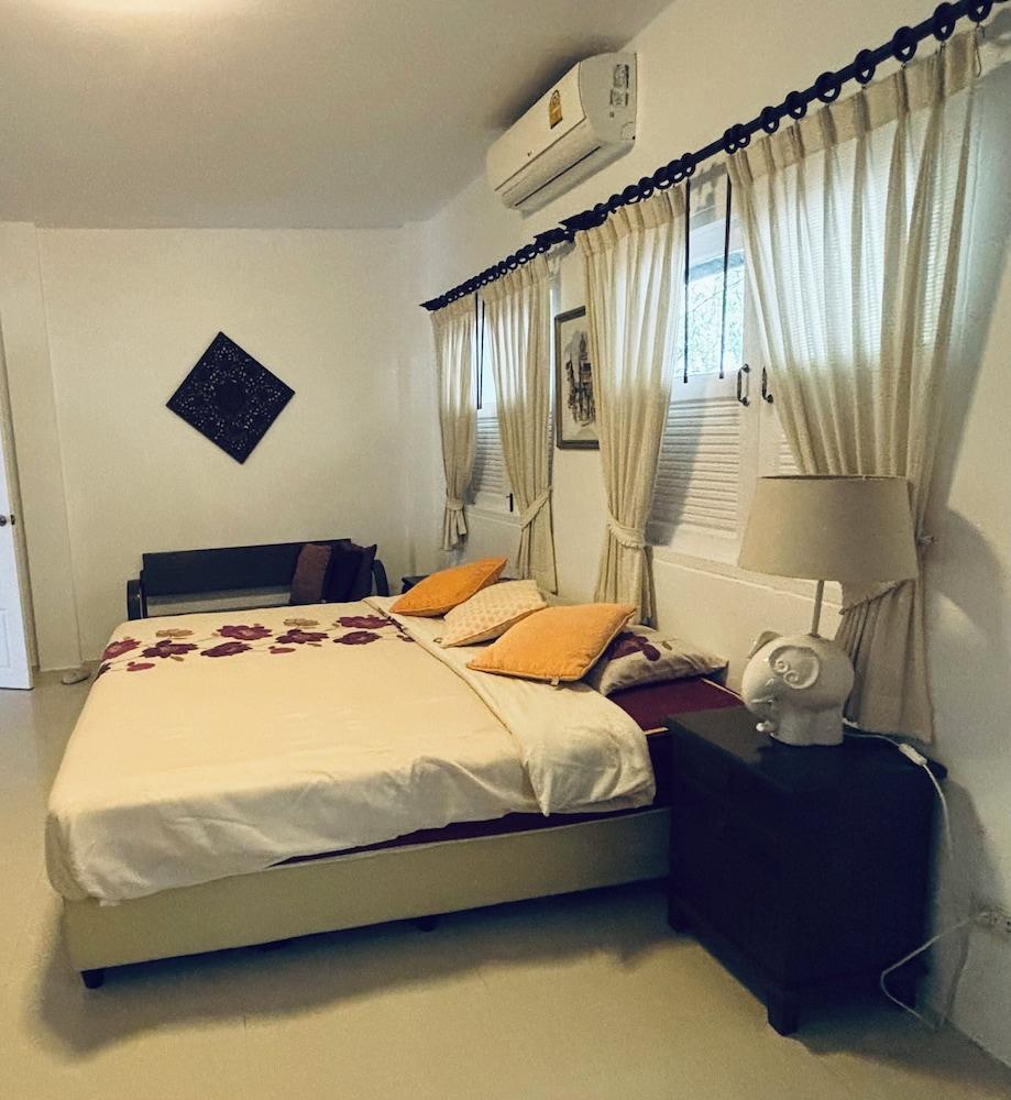Banyan House Samui bed and breakfast - Tap to explore photos