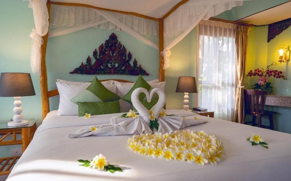 Chawengburi Resort Room Type - Deluxe Villa, 1 Queen Bed, Non Smoking, Garden Area