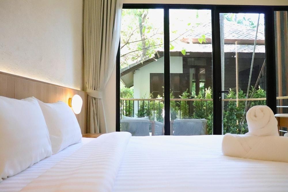 Chaweng Garden Beach Resort Room Type - Premier King Room, Garden View