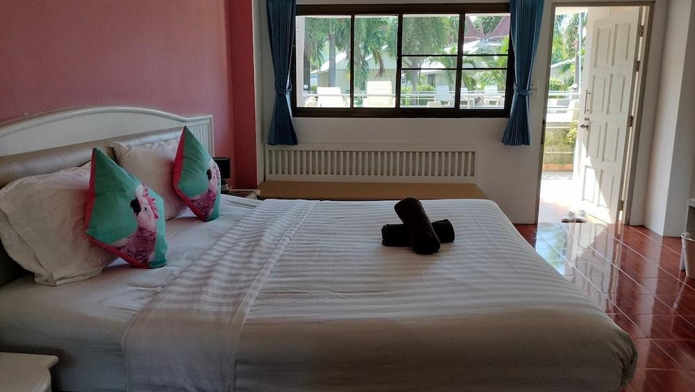 Bay Beach Resort Room Type - Deluxe Double or Twin Room, Pool View