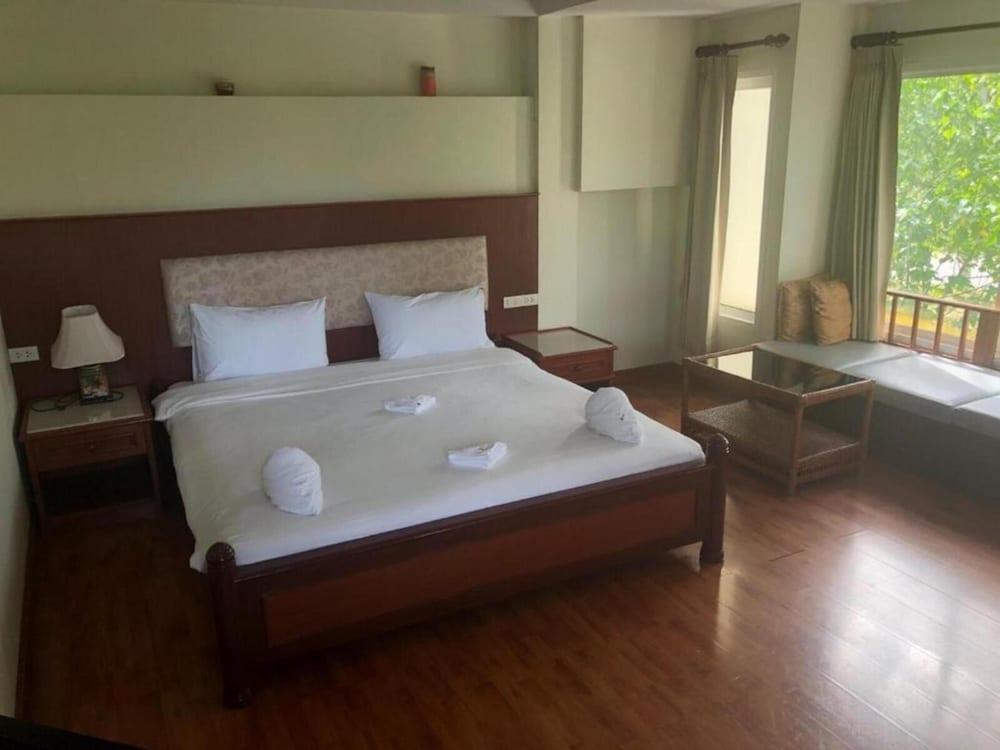 Chaweng Tara Hotel - Tap to explore photos