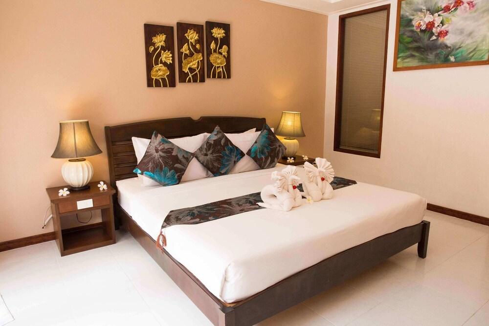 The Florist Resort Room Type - Deluxe Room Pool View