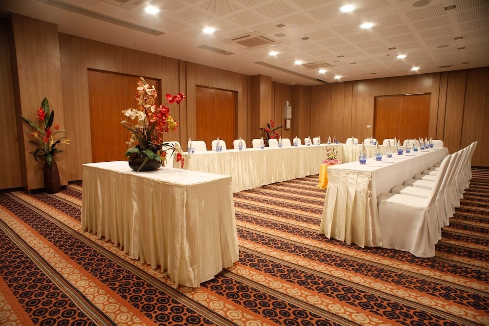 D Varee Diva Avenue Samui Koh Samui 1 9 4 2 Hotel Price Address Reviews