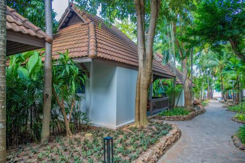 Samui Natien Resort - Tap to explore photos