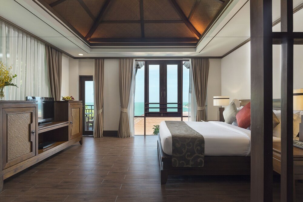 Nora Buri Resort & Spa Room Type - Deluxe Hillside Room with Seaview