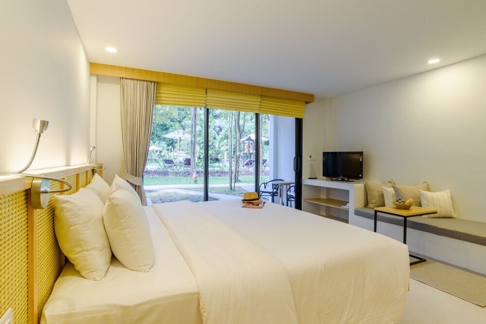 Paradise Beach Resort Samui Room Type - Premium Double Room, 1 King Bed, Terrace, Pool View Paradise Beach Resort Samui Room Type - Premium Double Room, 1 King Bed, Terrace, Pool View