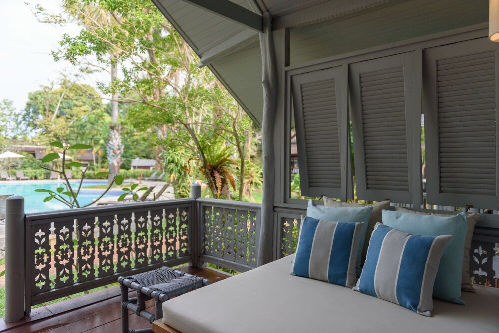 Paradise Beach Resort Samui Room Type - Villa, 1 King Bed, Pool View, Beachside