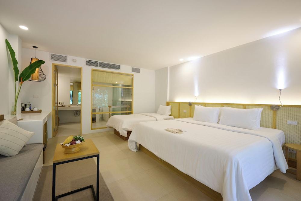Paradise Beach Resort Samui Room Type - Deluxe Triple Room, Multiple Beds, Garden View