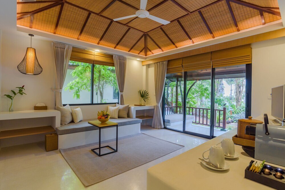 Paradise Beach Resort Samui Room Type - Deluxe Villa, 1 Bedroom, Pool View, Poolside