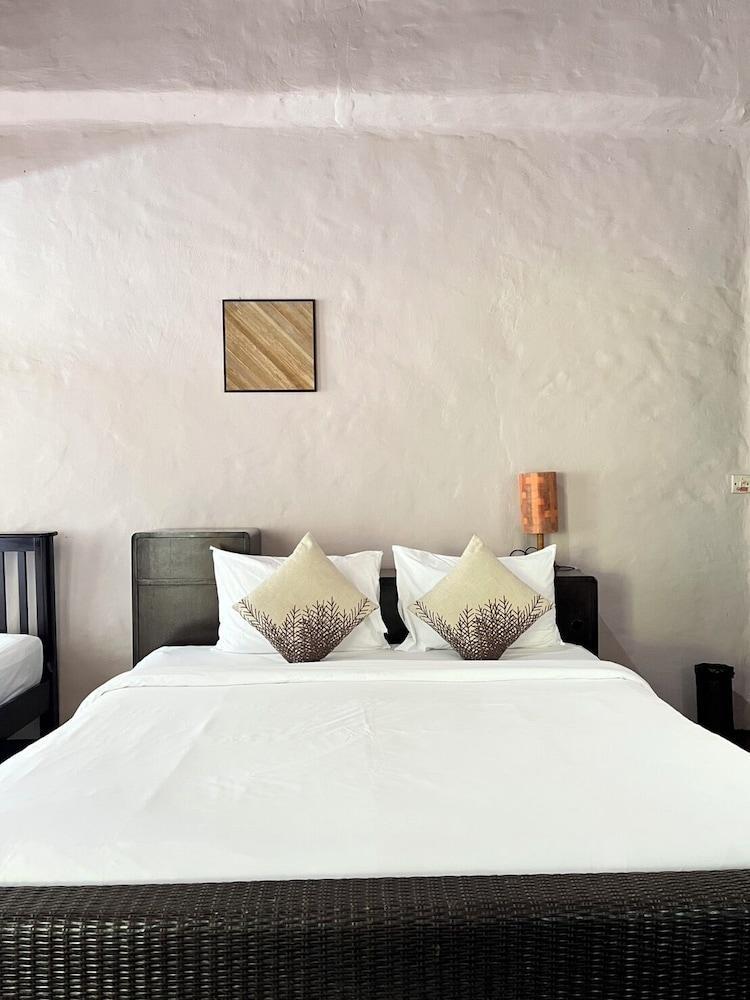 Punnpreeda Beach Resort - SHA Plus Certified Room Type - Superior Double Room