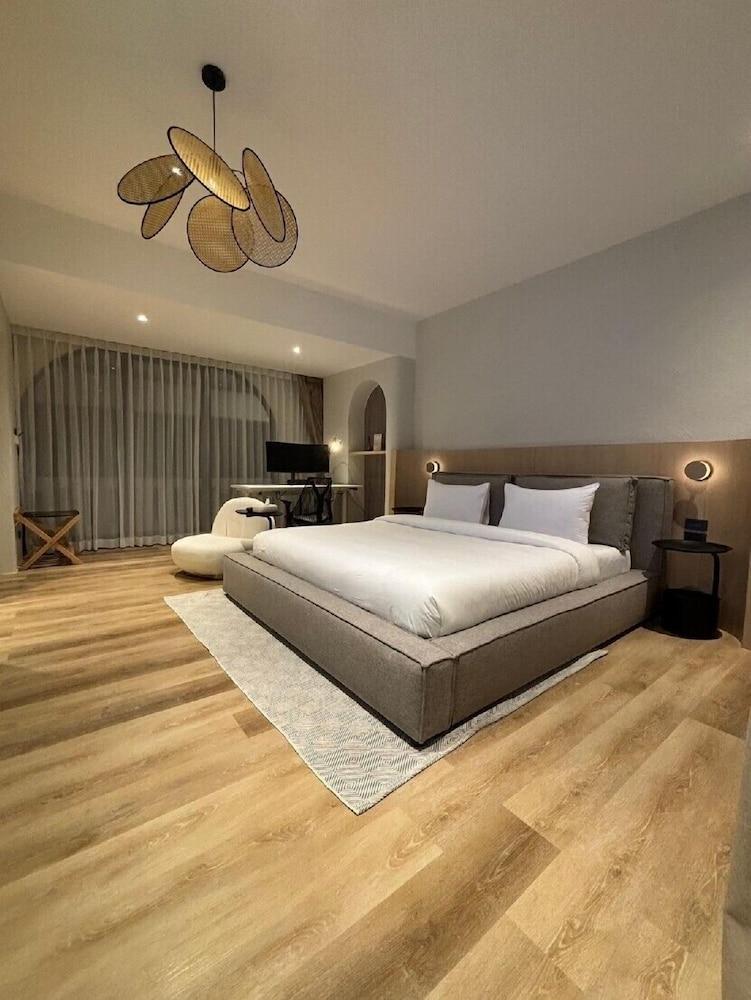 Punnpreeda Beach Resort - SHA Plus Certified Room Type - Suite with Workstation