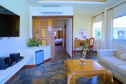 The Siam Residence Boutique Resort - Tap to explore photos