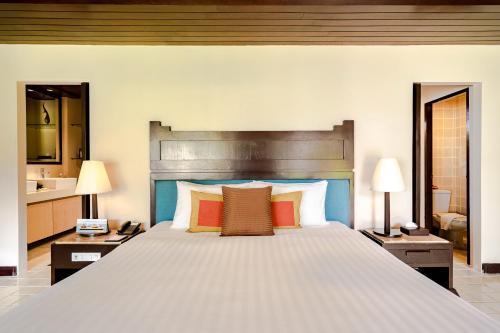 Impiana Beach Front Resort Chaweng Noi, Koh Samui - Tap to explore photos