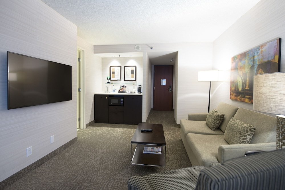 Cambridge Suites Toronto - Tap to explore photos