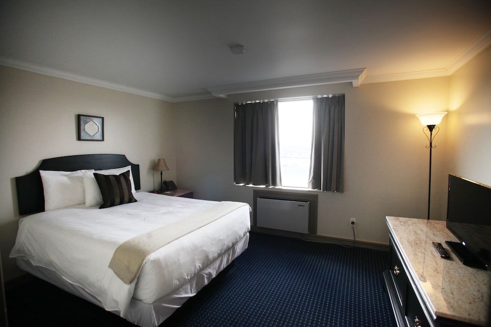 Montecassino Hotel and Event Venue Room Type - Executive Suite (No pets allowed)