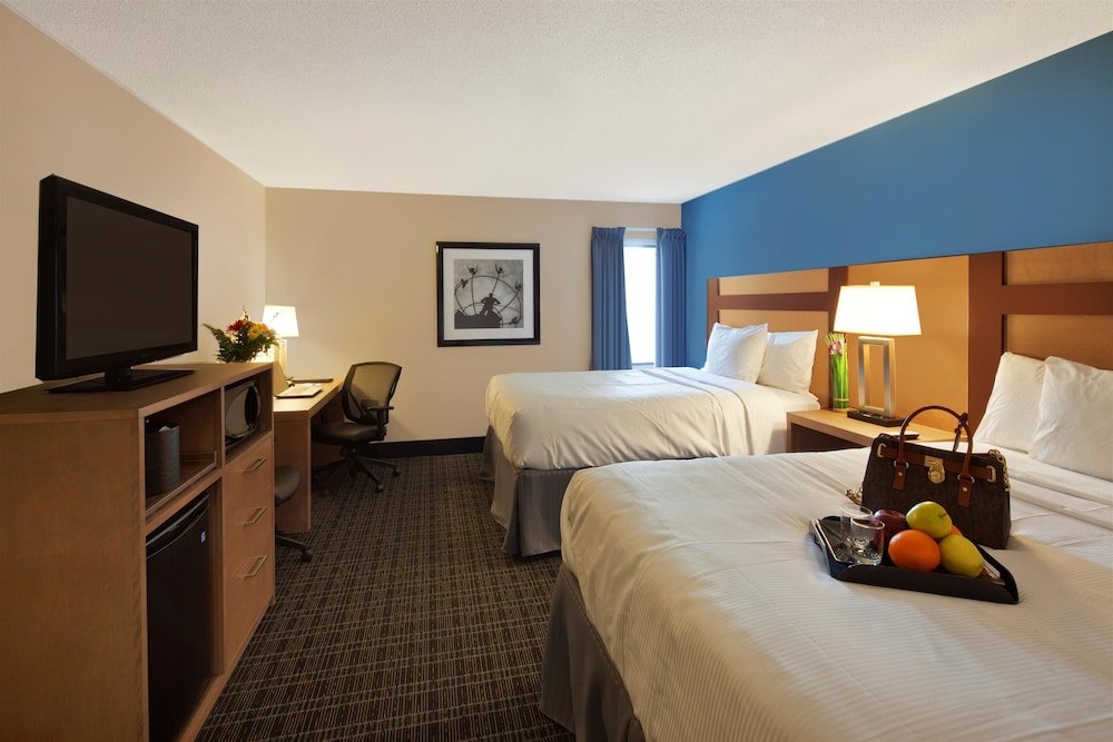 Canadas Best Value Inn Toronto - Tap to explore photos